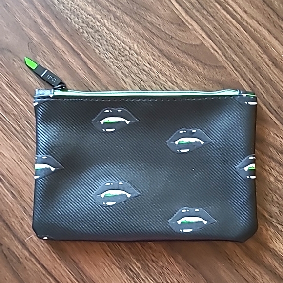 ipsy Handbags - NWOT Ipsy Vampire Lips Cosmetic Bag